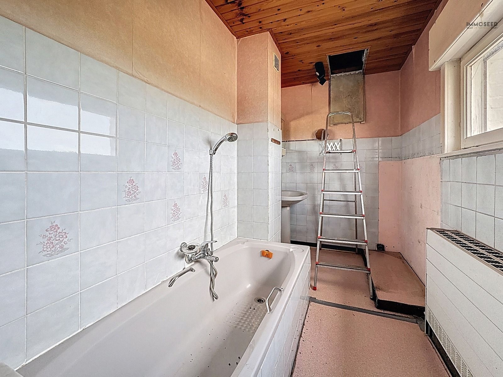 Te renoveren villa met weids uitzicht  foto 9