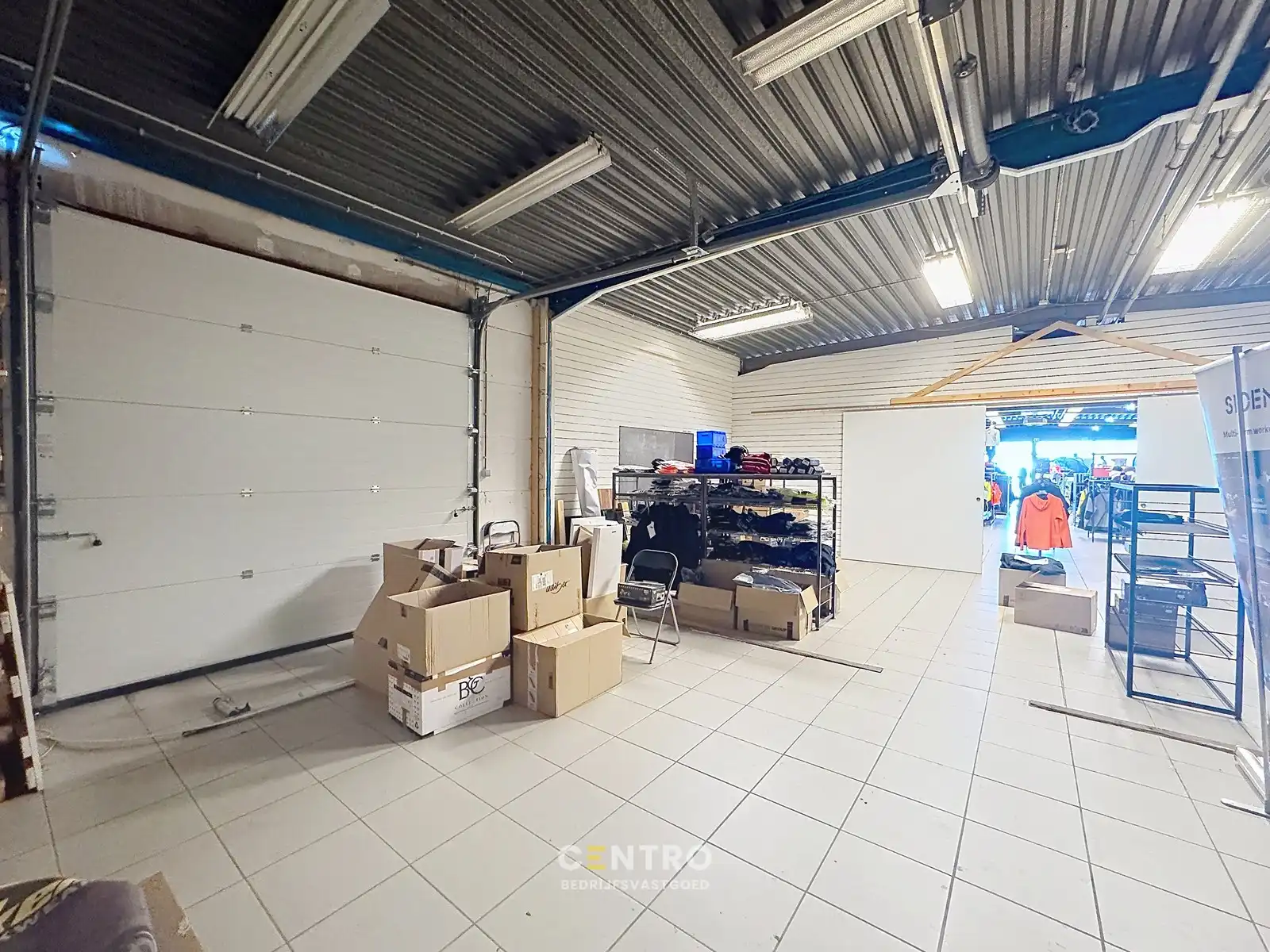 Instapklaar HANDELSPAND met OPSLAGRUIMTE (sectionaalpoort) en private parkeergelegenheid voor de deur op ZICHTLOCATIE "Blauwe Toren" te Brugge. foto 10