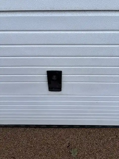 Gesloten garagebox op gelijkvloers complex - mét elektriciteit en verlichting foto 4