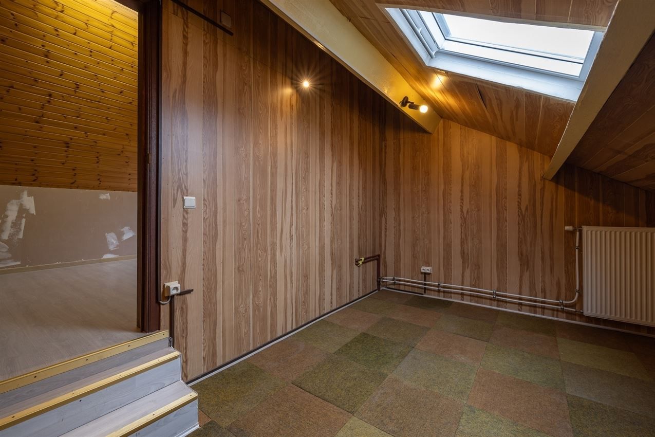 Ruim huis met praktijkruimte en 4 slaapkamers foto 22