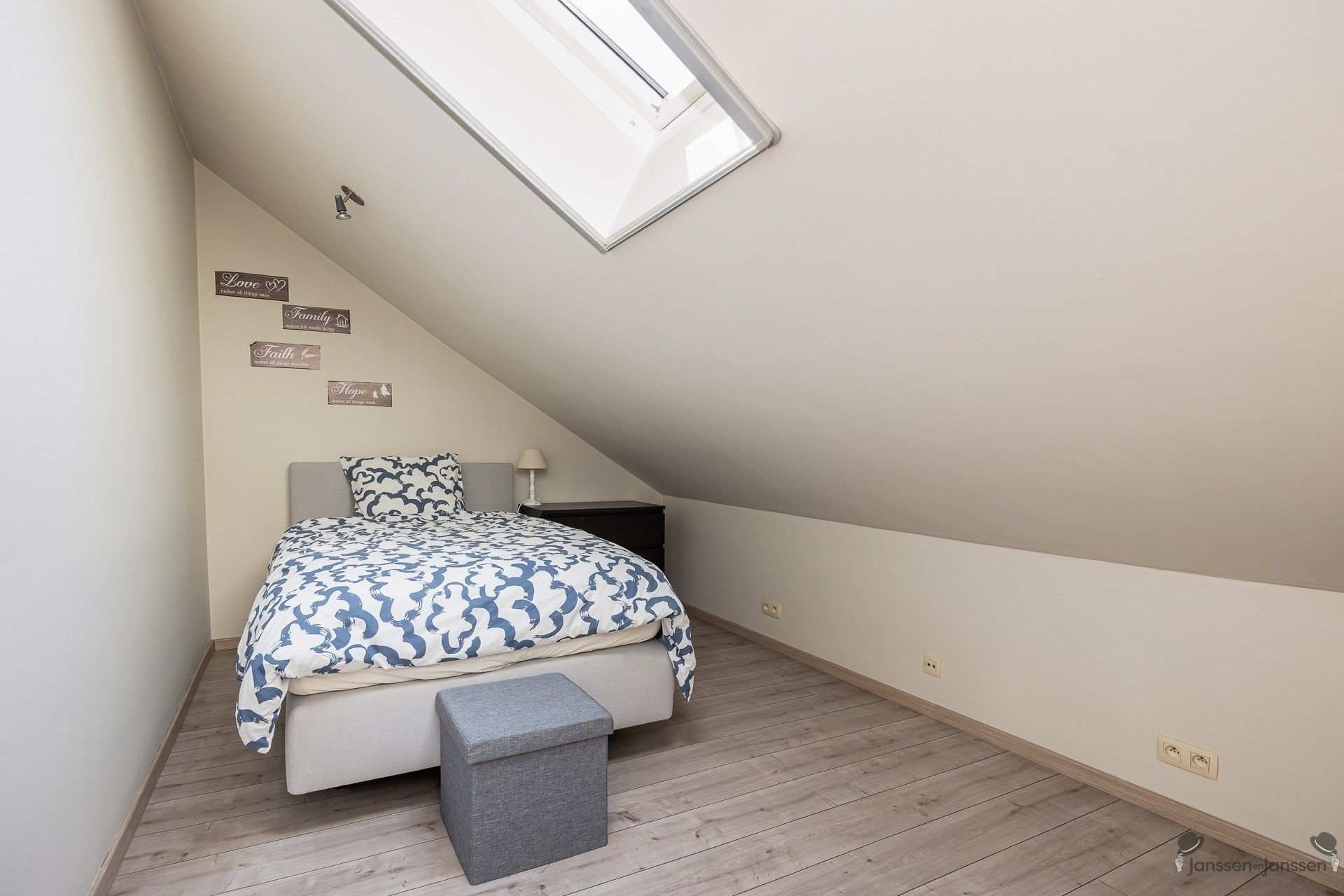 Ruime laagbouw woning met 4 slaapkamers, tuin en garage in hartje Brasschaat foto 13