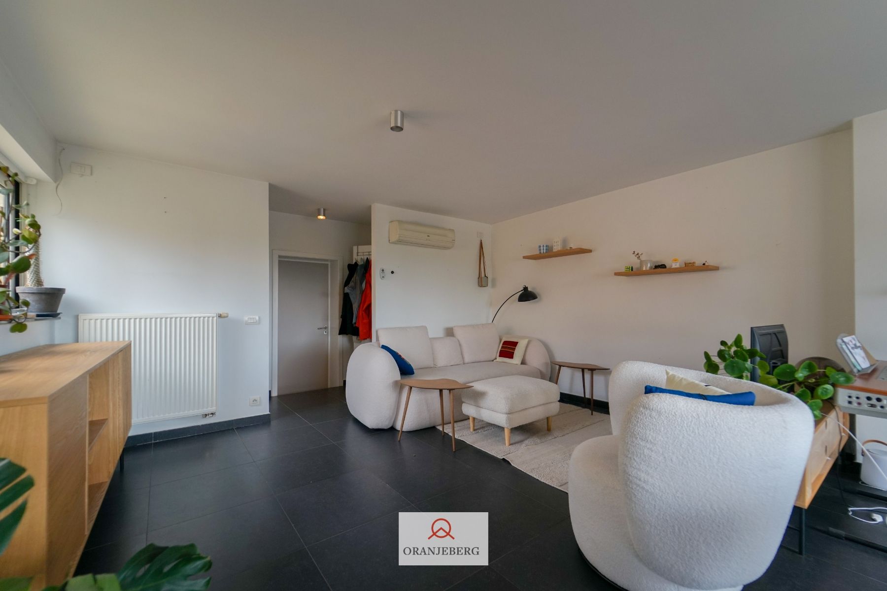 Centraal gelegen 2 slaapkamer-appartement met zicht op de Coupure! foto 6