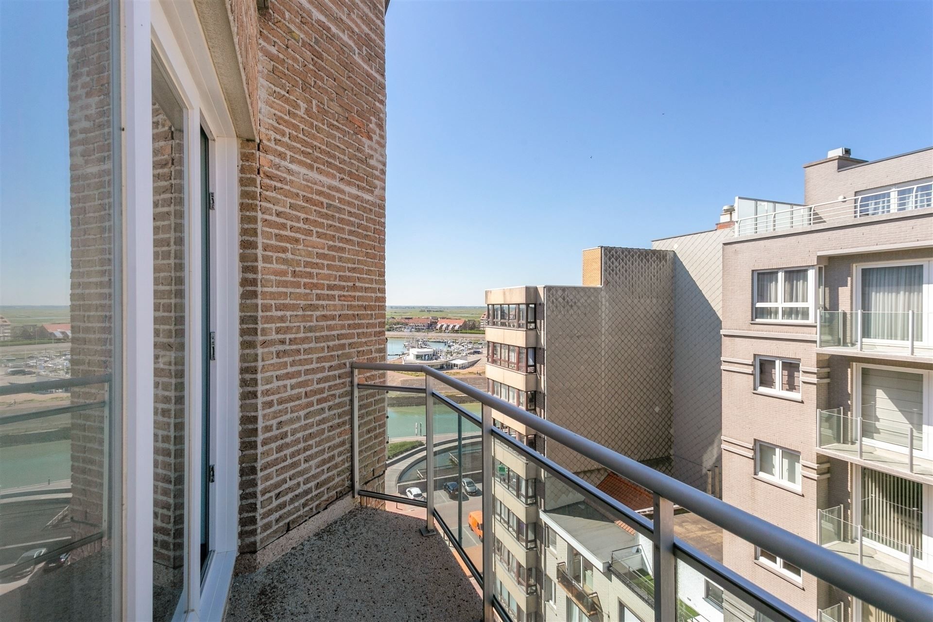 VERZORGD GEMEUBELD APPARTEMENT foto 6