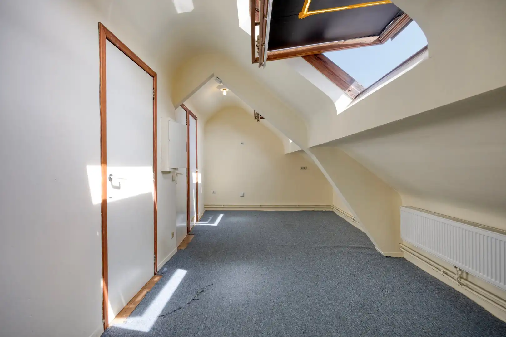 Commercieel gelegen handelspand met appartement met 3 slaapkamers en leuke stadstuin ! foto 23
