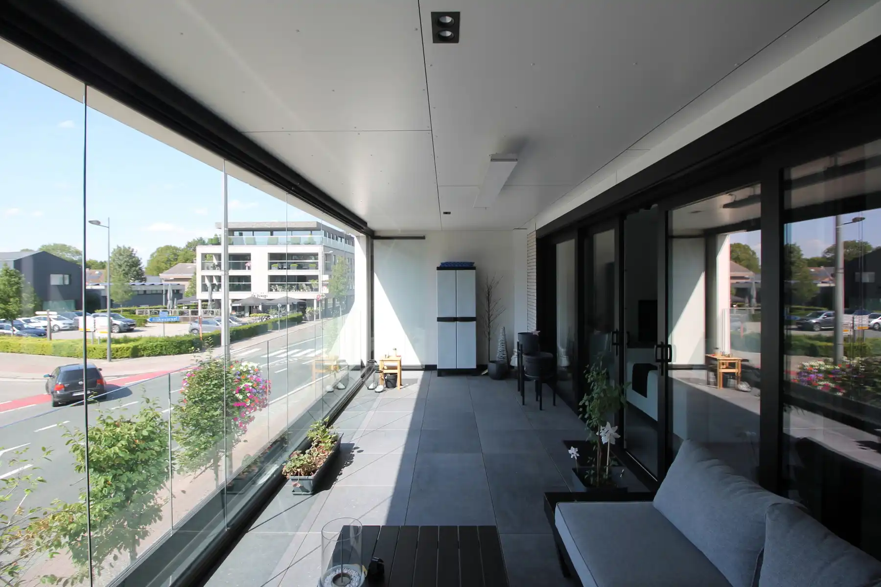Ruim appartement van 122 m² met 2 slaapkamers, 2 terrassen, autostaanplaats en kelderberging. foto 3