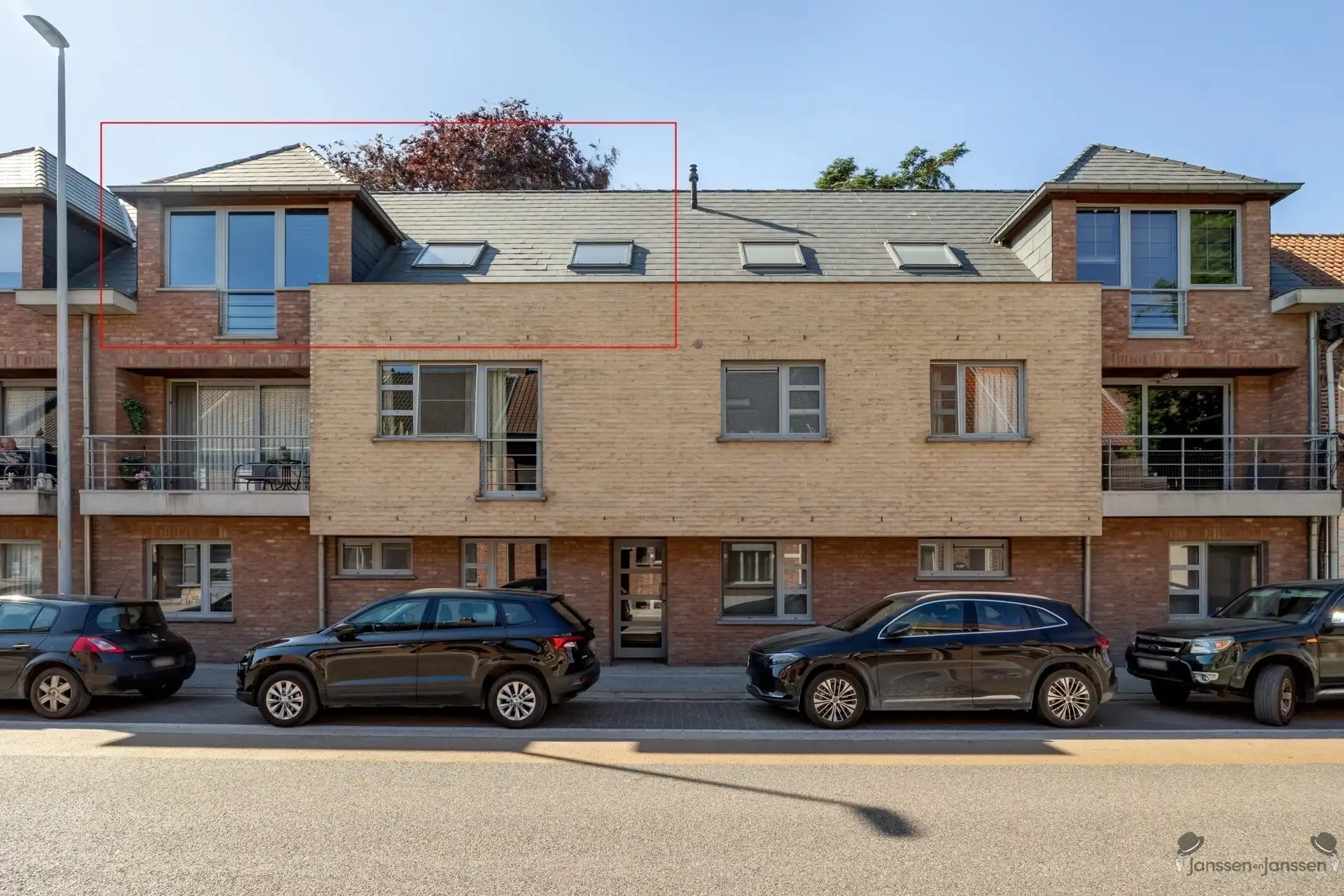 dakappartement met 3 slpkmrs, terras & parkeerplaats foto {{pictureIndex}}