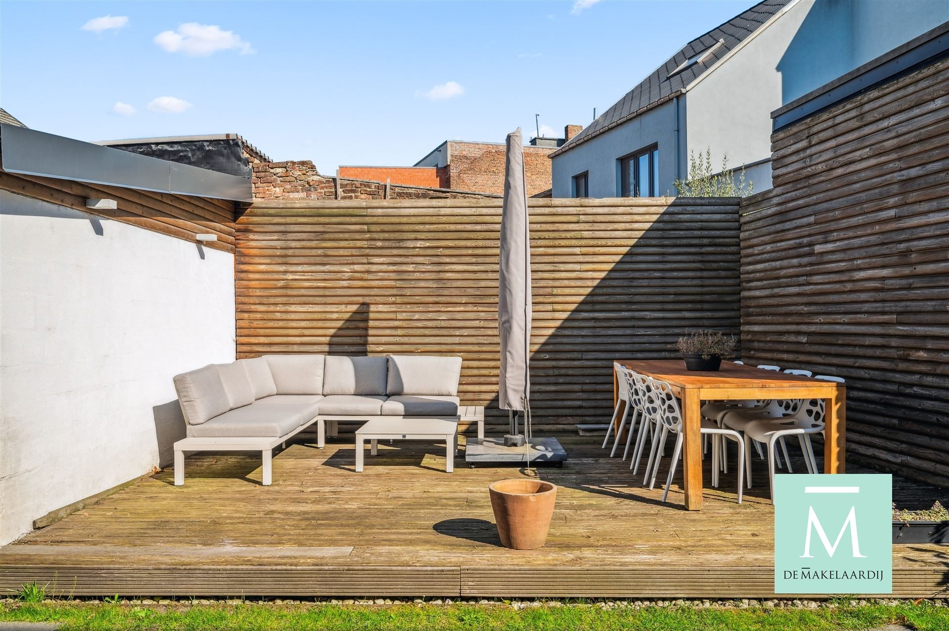 Zeer ruime en charmante woning met fijne tuin en ruime garage foto 5
