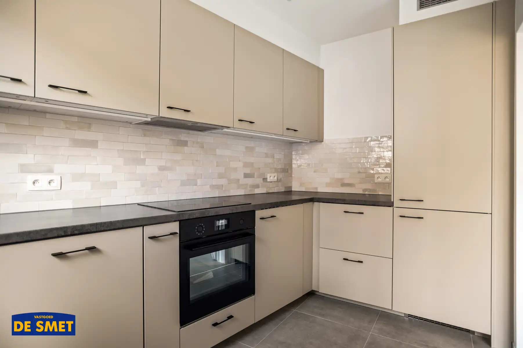 Volledig vernieuwd én geschilderd appartement in het centrum foto 7