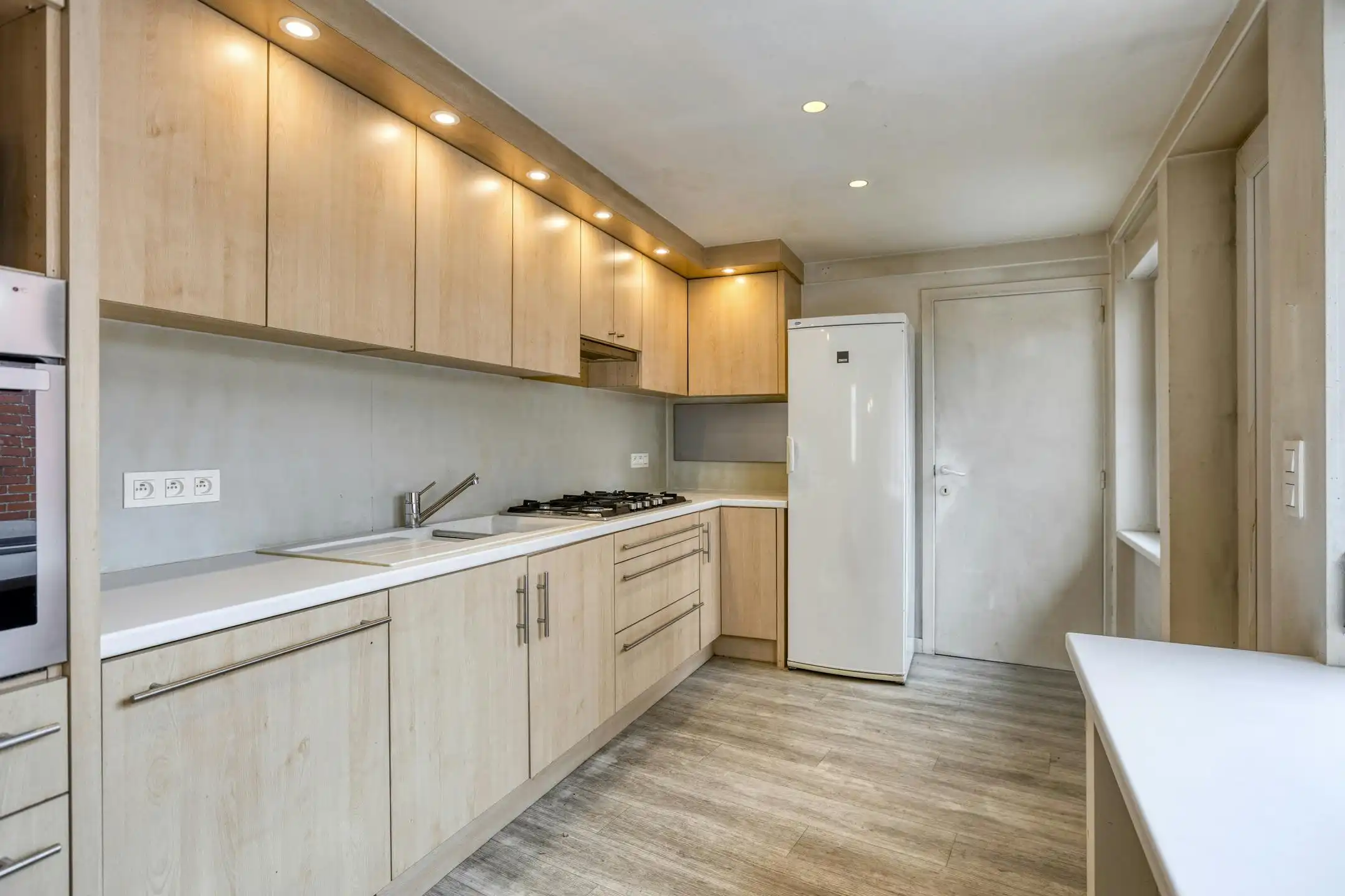 Gezinswoning met 4 slaapkamers en garage te koop in Stasegem!  foto 5