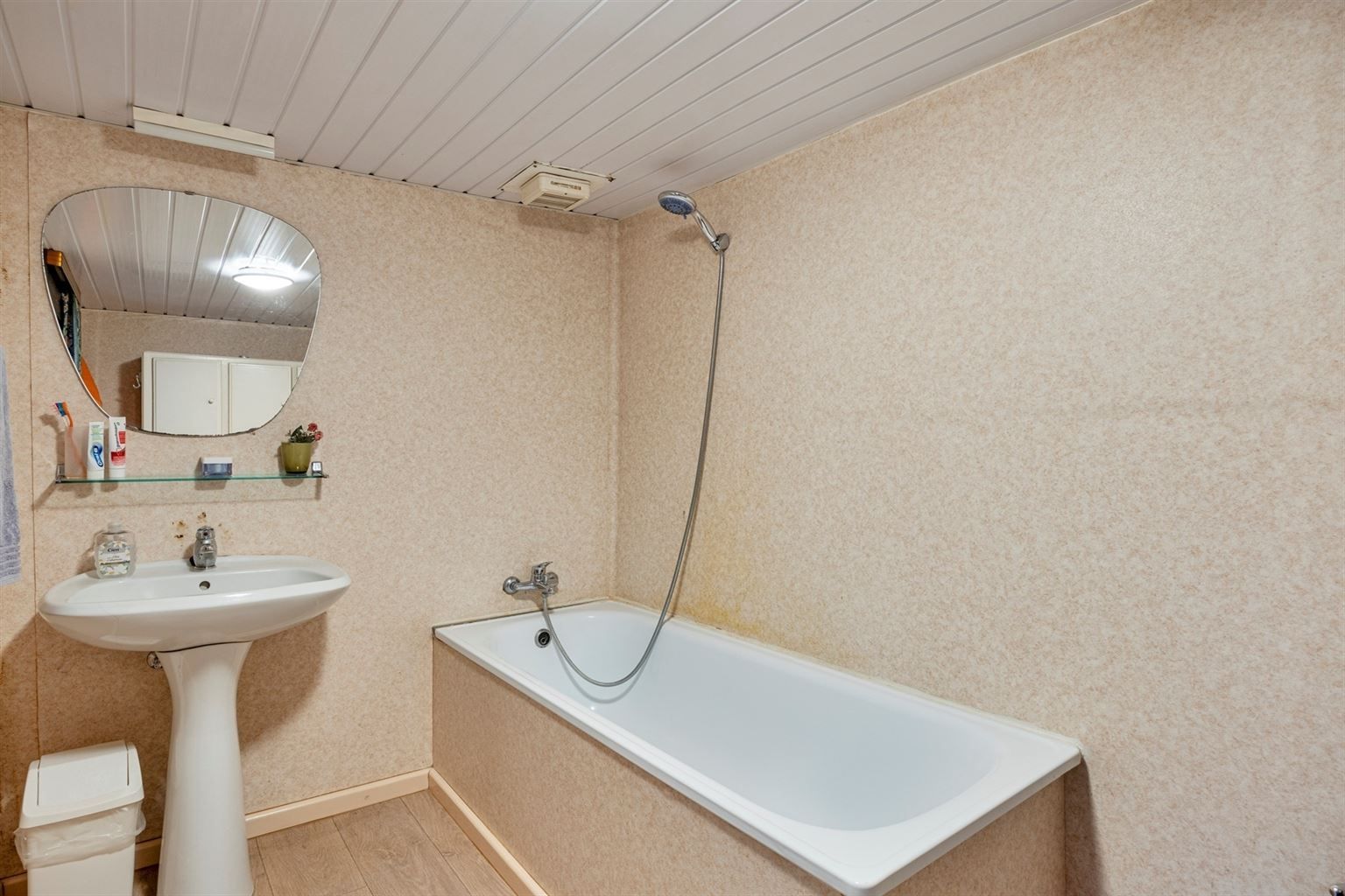 Prachtige 18e-eeuwse hoeve in Maasstijl gelegen in de dorpskern van Ophoven op een perceel van 27a50ca, genaamd "Huize Reynders".  foto 25