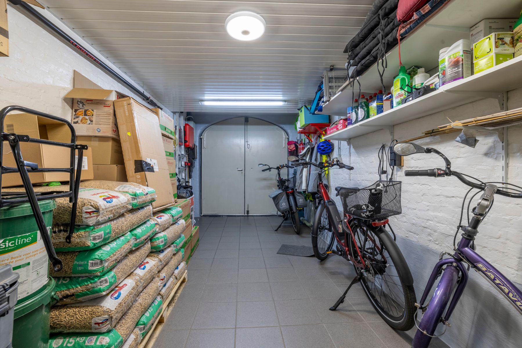 Ruime woning met 5 slpk, garage en zongerichte tuin te koop! foto 26