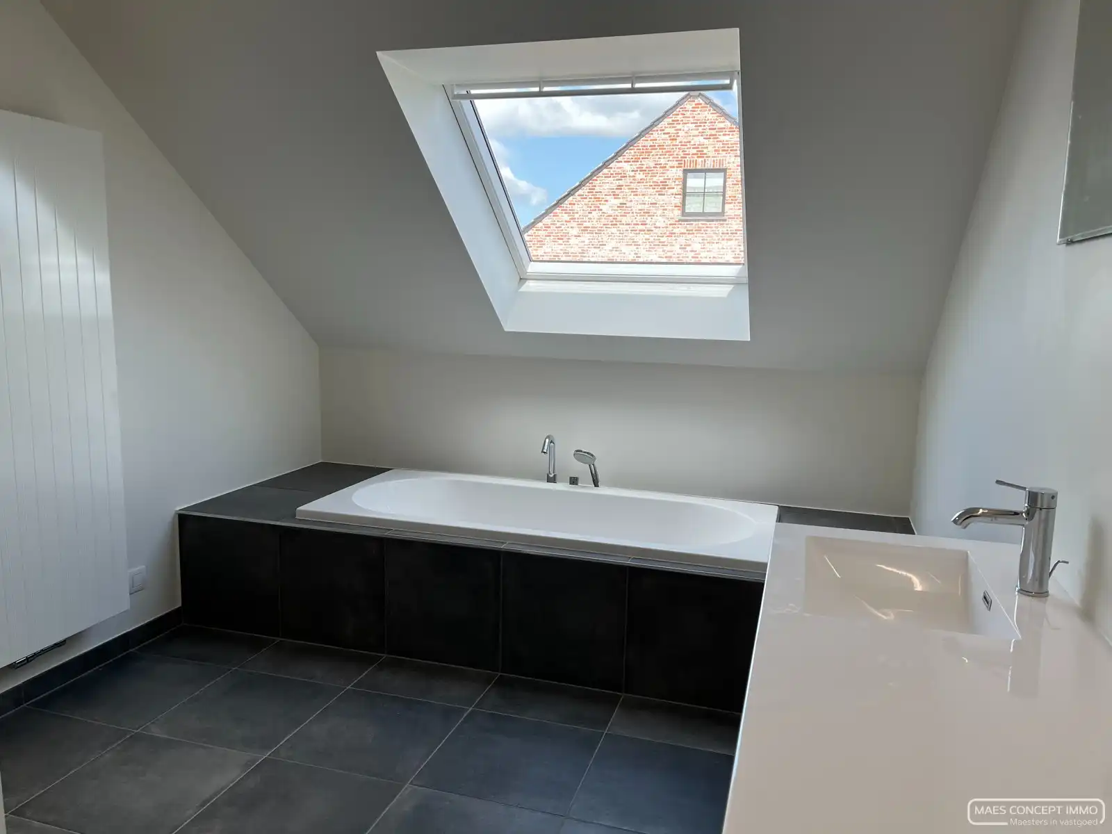 Nieuwbouwwoning met garage en zonnepanelen te huur in Anzegem foto 5
