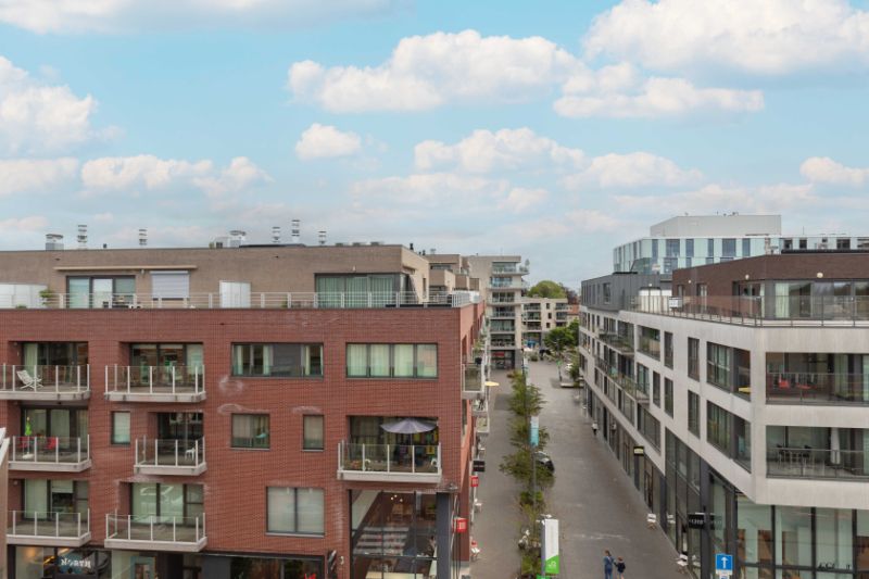 Roeselare-Stadskern. LUXE DUPLEXappartement met 2 slaapkamers en terras op 4 hoog afgewerkt in duurzame materialen. Maar liefst > 200 m2 bewoonbare ruimtes!! foto 8