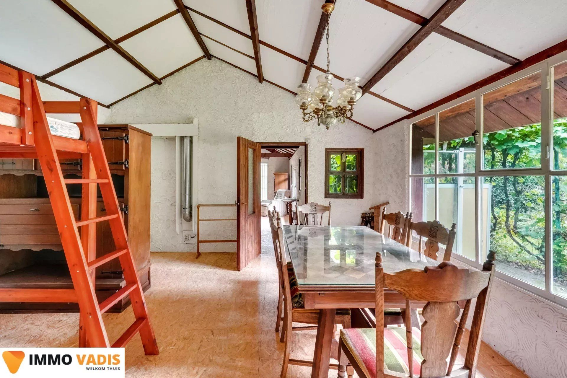 Te renoveren woning met  garage en mooie tuin foto 29