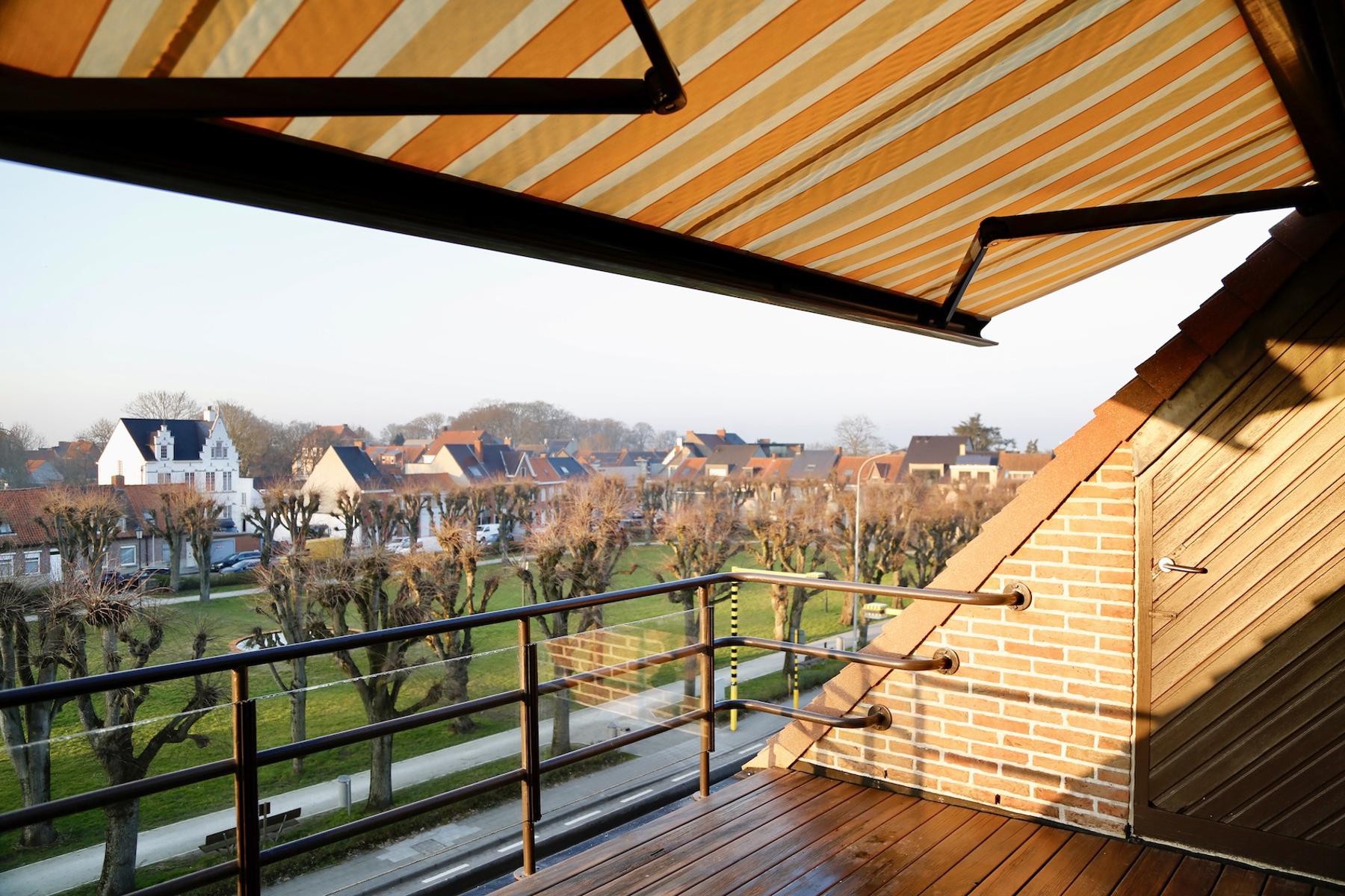 Volledig gerenoveerd appartement met zonnige terrassen. foto 8