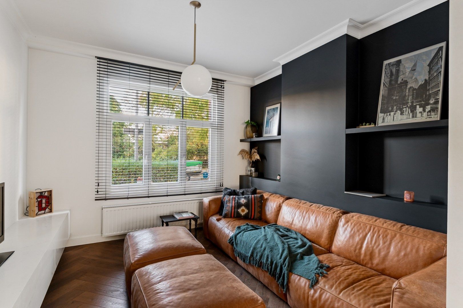 Volledig gerenoveerde woning van 197 m² met 2 à 3 slaapkamers te Wilrijk! foto 8