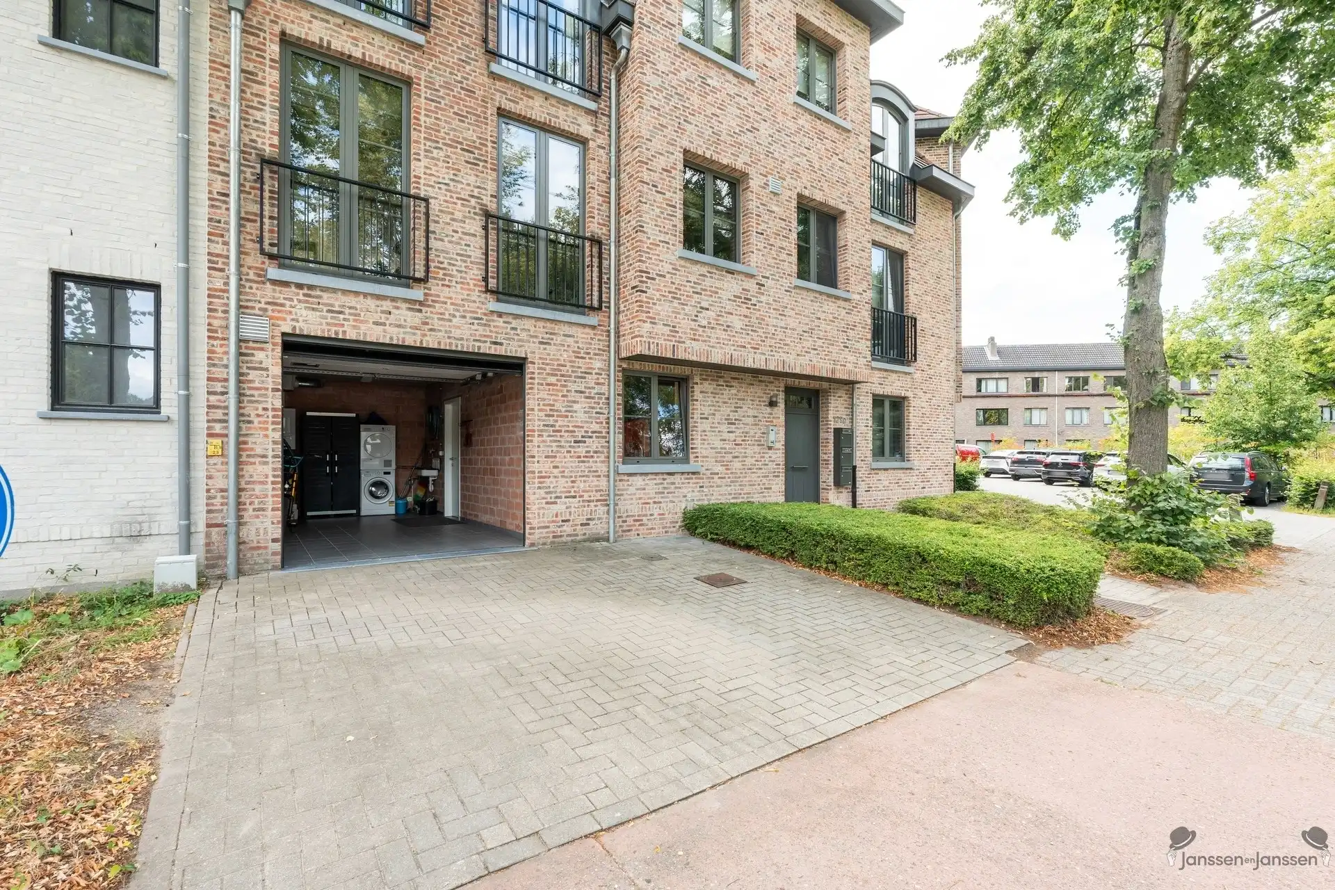 Ruim en energiezuinig gelijkvloers appartement (101 m²) met garage op toplocatie in Schilde foto 2