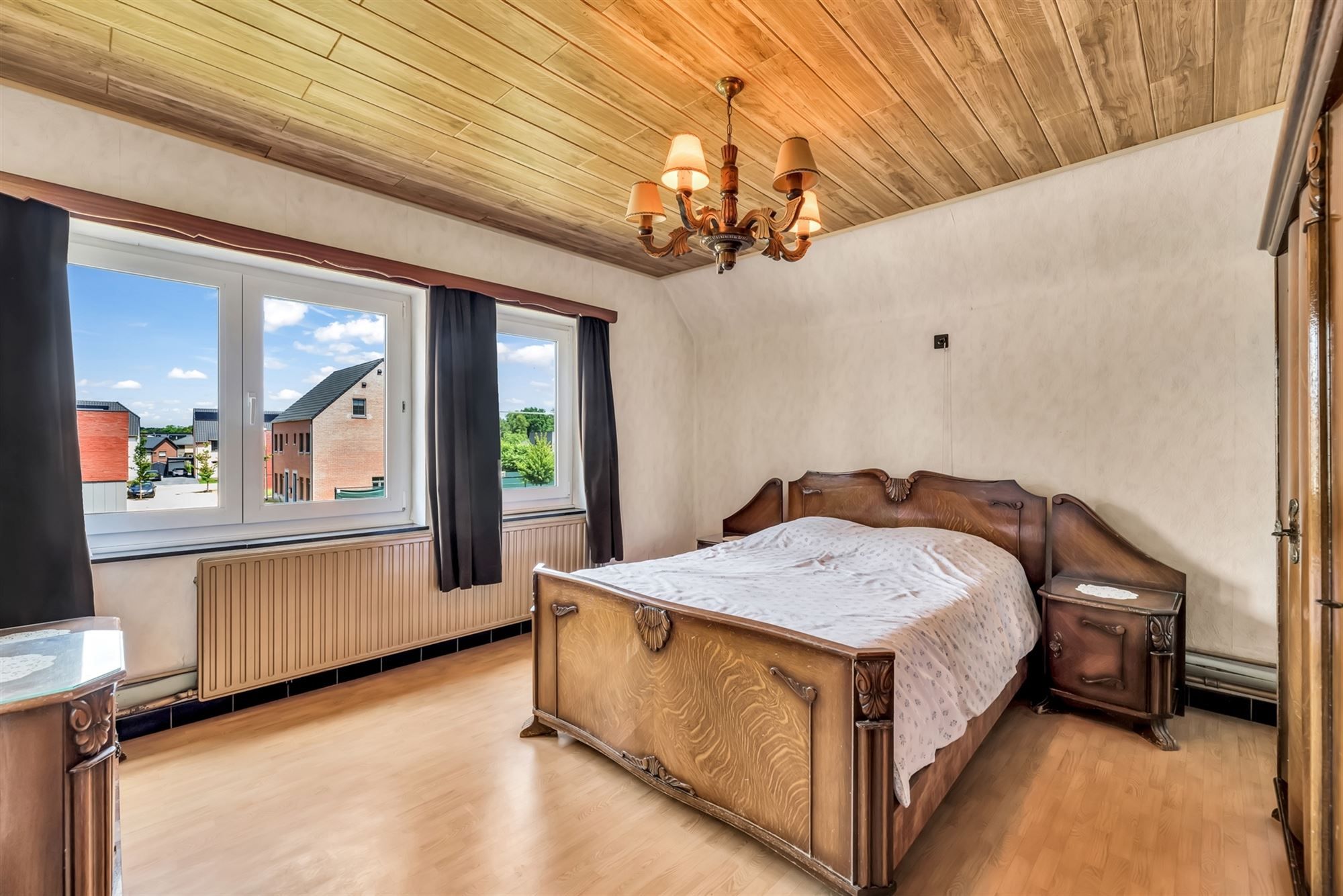 OP TE FRISSEN MAAR ZEER GOED ONDERHOUDEN WONING OP EEN RUIM PERCEEL NABIJ CENTRUM OOSTHAM foto 15