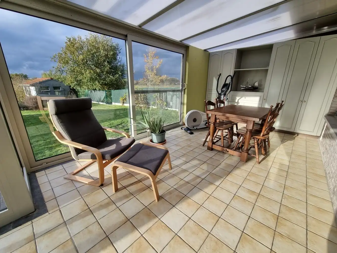 Ruime instapklare gezinswoning met prachtige tuin 28a51ca en uitstekende ligging! foto 11