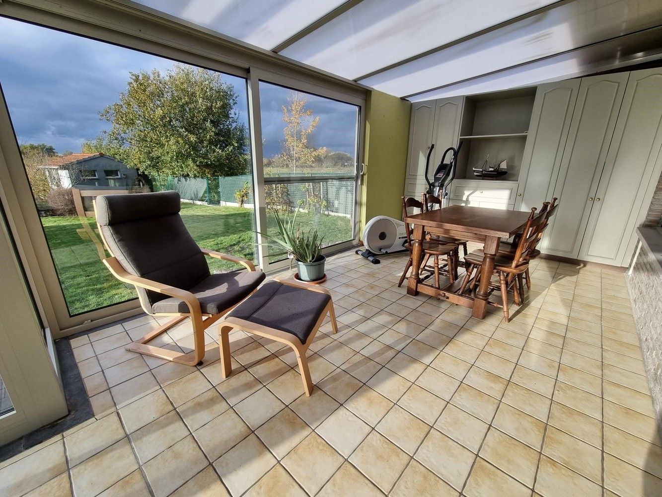 Ruime instapklare gezinswoning met prachtige tuin 28a51ca en uitstekende ligging! foto 11