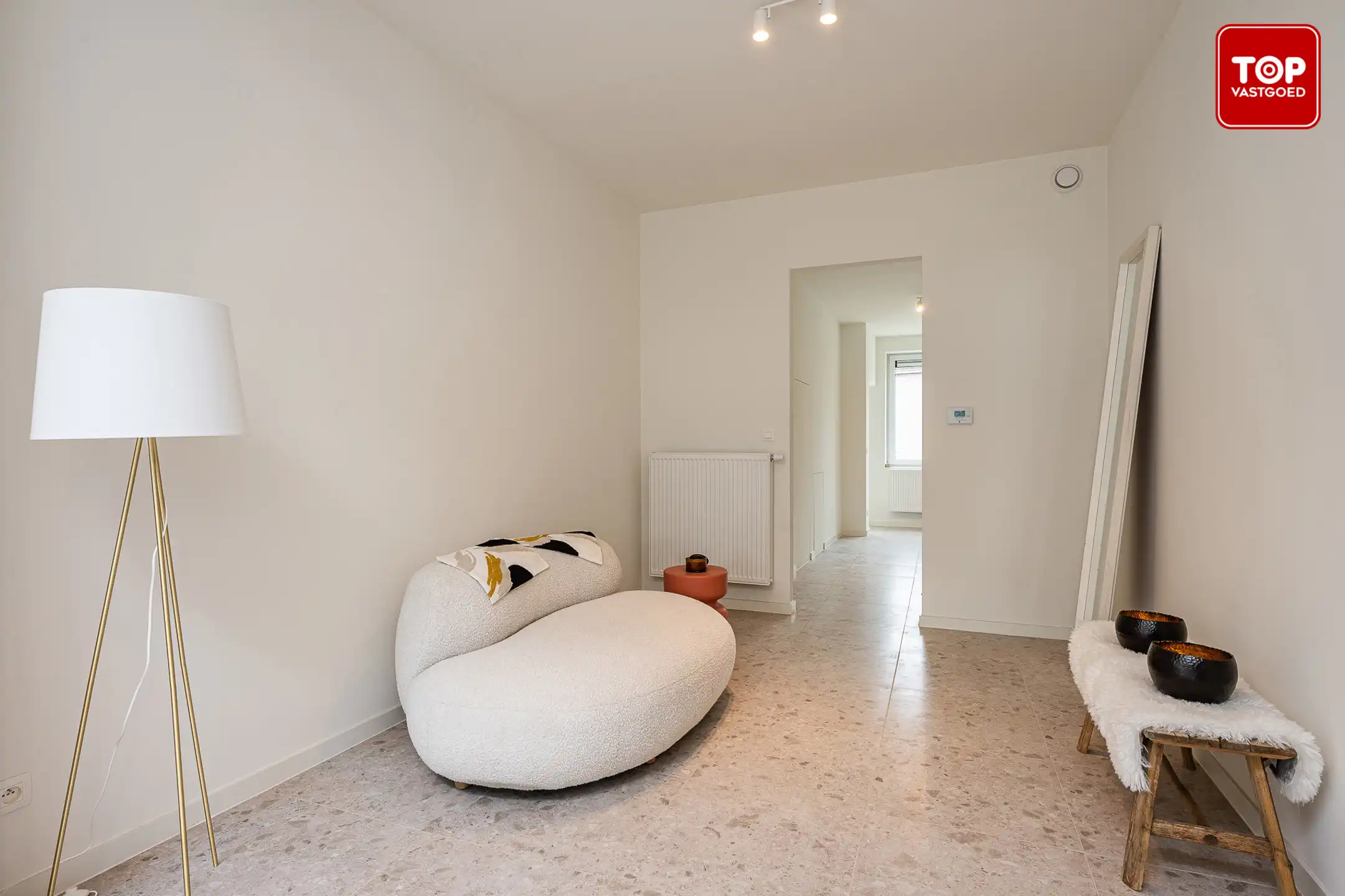 Totaal gerenoveerde woning met 3 slaapkamers, tuin en garage.  foto 6