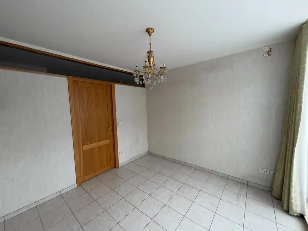 Genk-centrum, Oude Markt 4 bus 11: Ruim en energiezuinig appartement (133 m²) met 2 slaapkamers, overdekt terras, dubbele autostaanplaats en kelderberging. foto 19