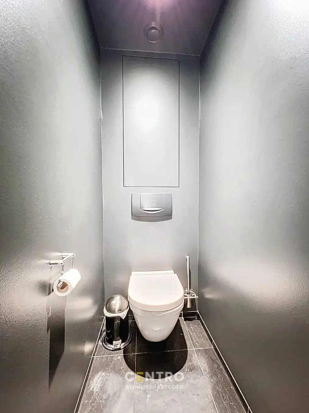 Luxueuze woning (4 slpks) + ruime showroom (of winkel, praktijkruimte, diensten, vrij beroep,...) met kantoor te Hooglede! foto 22