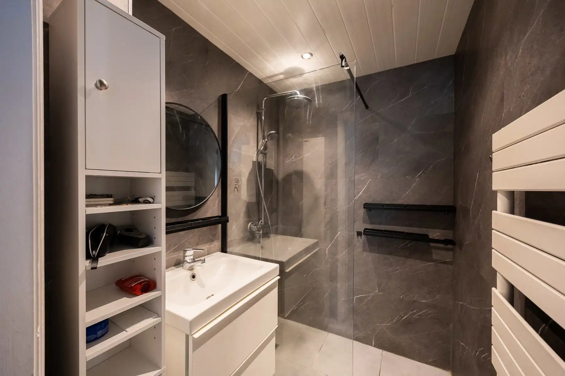Gerenoveerd en energiezuinig duplex-appartement met parkings foto 21
