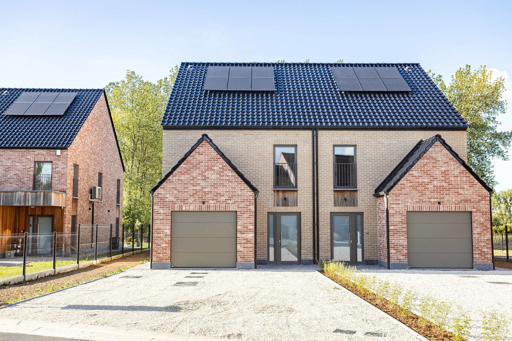 Prachtige nieuwbouwwoning omringd door groen en natuur. foto {{pictureIndex}}