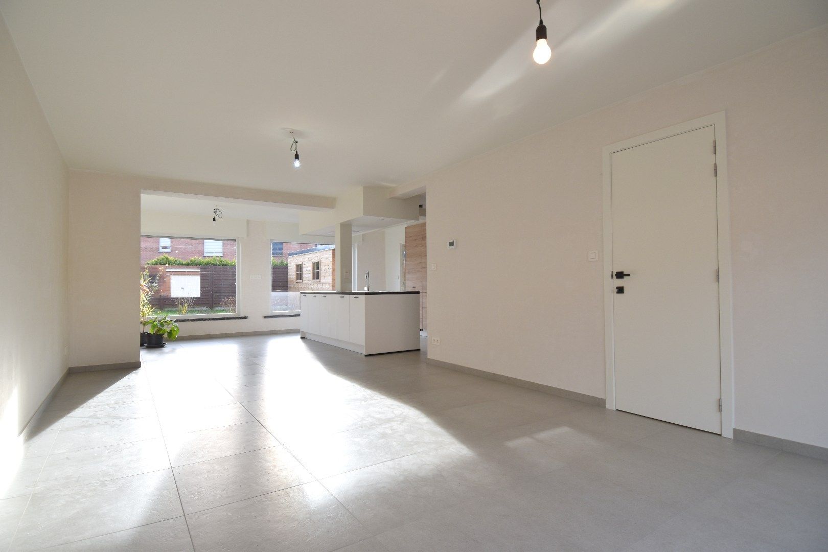 Volledig gerenoveerde woning met tuin en 3 slaapkamers foto 2