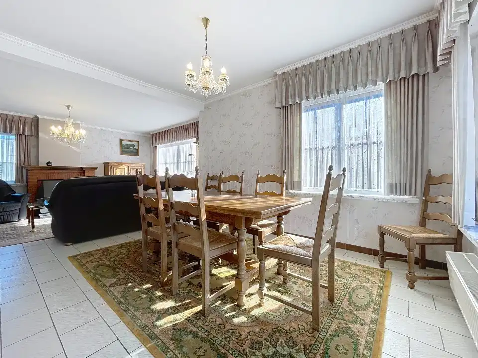 Ruime alleenstaande woning met garage, rustig gelegen in het centrum van Staden foto 3