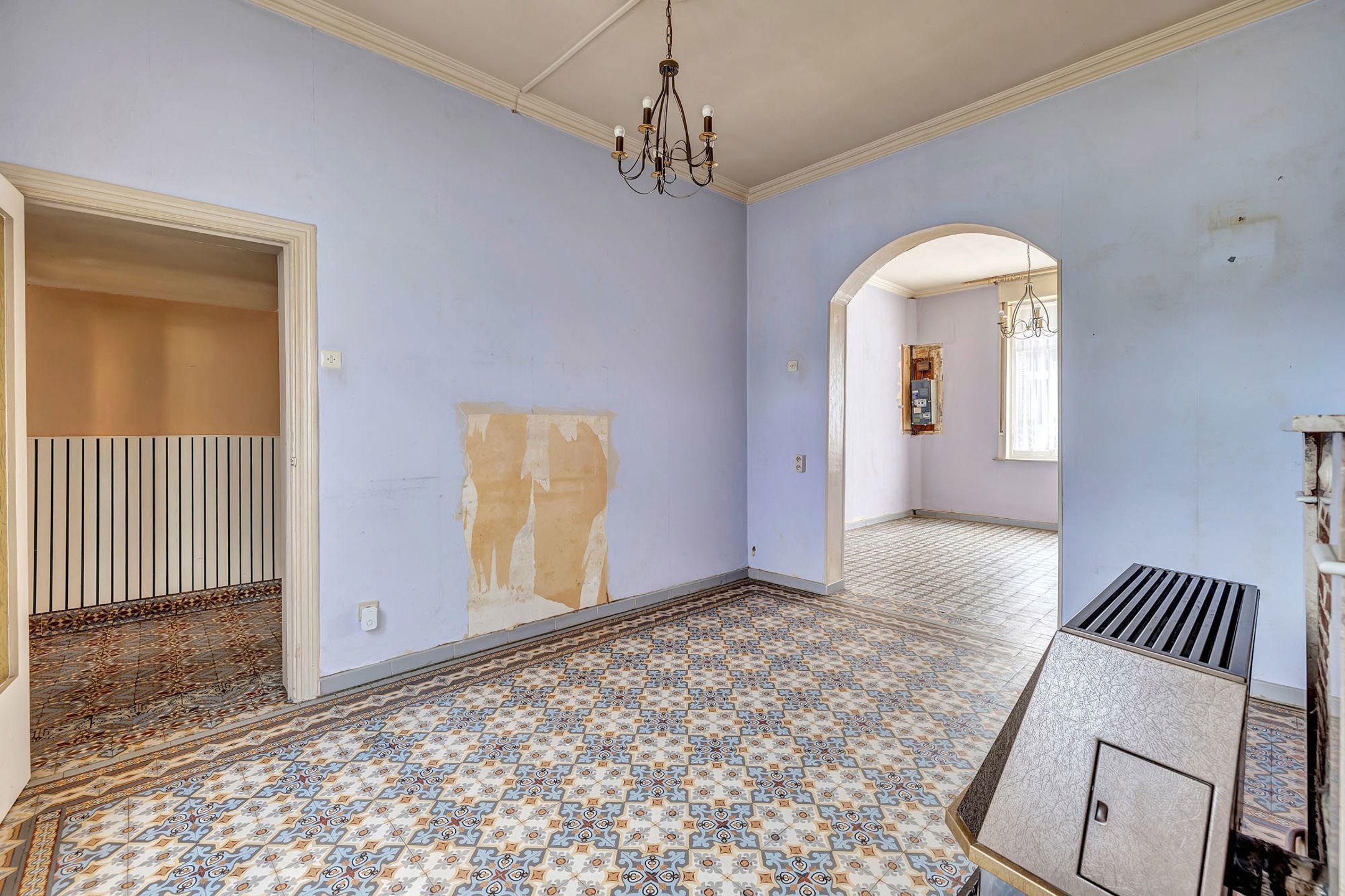 Charmante te renoveren woning met 4 slpks en tuin foto 4