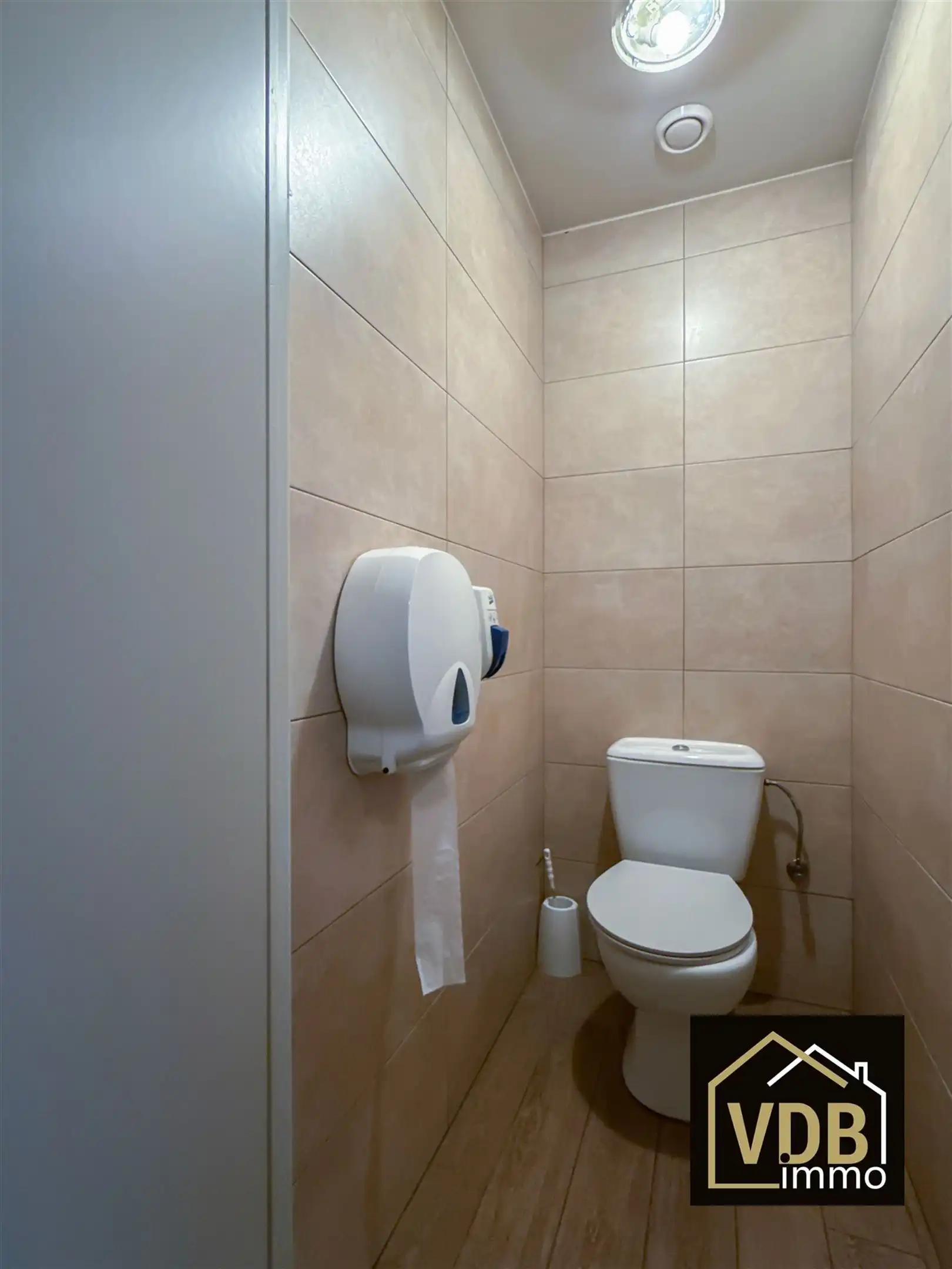 HANDELSHUIS MET WOONST foto 18