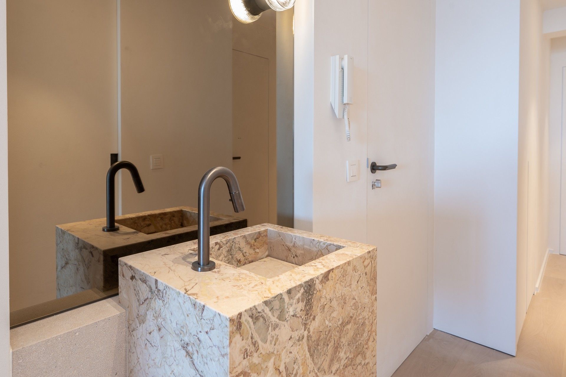 Exclusief gerenoveerd appartement op de Zeedijk in Duinbergen foto 16