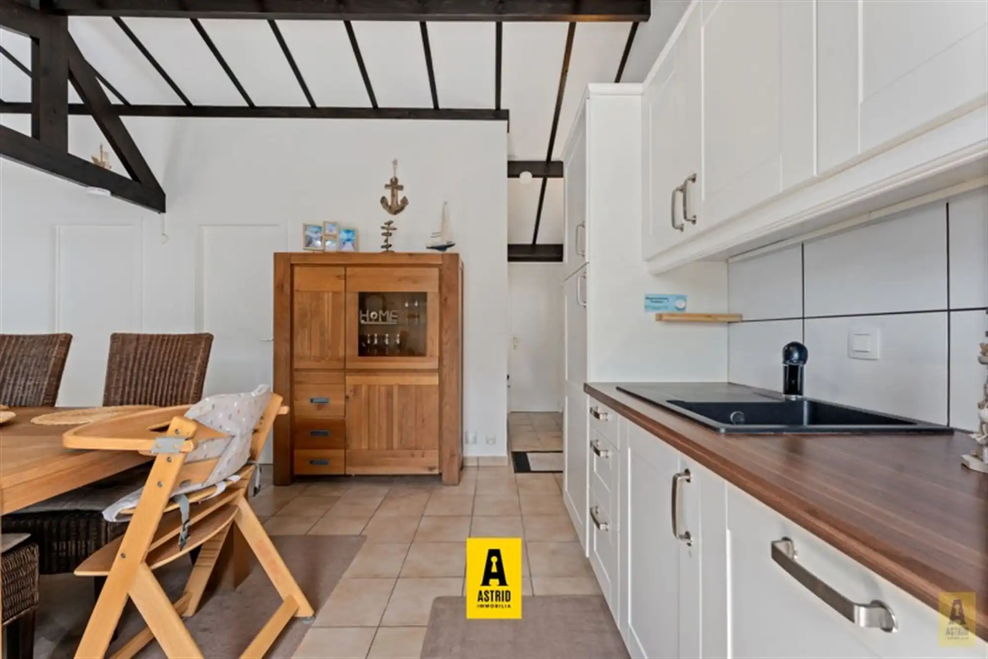 Schitterende vakantiewoning met parking en zonnige tuin! foto 8