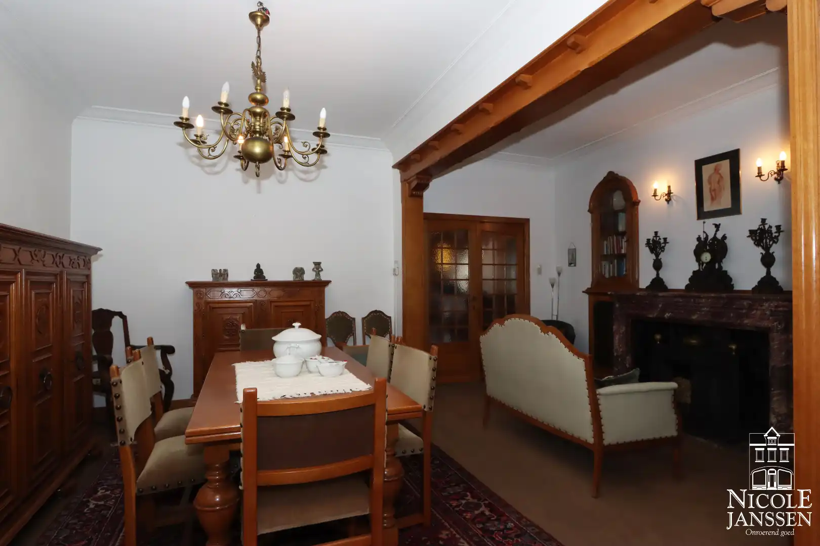 Op te frissen stadswoning met zes slaapkamers en gezellige stadstuin foto 6