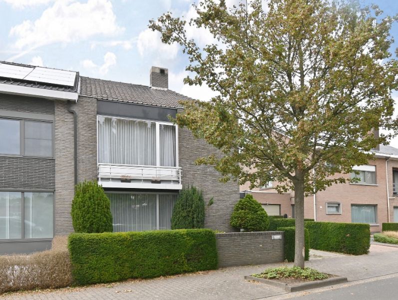 HOB met 3 slaapkamers foto {{pictureIndex}}