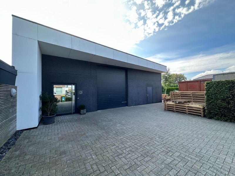 Exclusieve Villa met Magazijn in Merelbeke: Wonen en Werken in Stijl foto 3