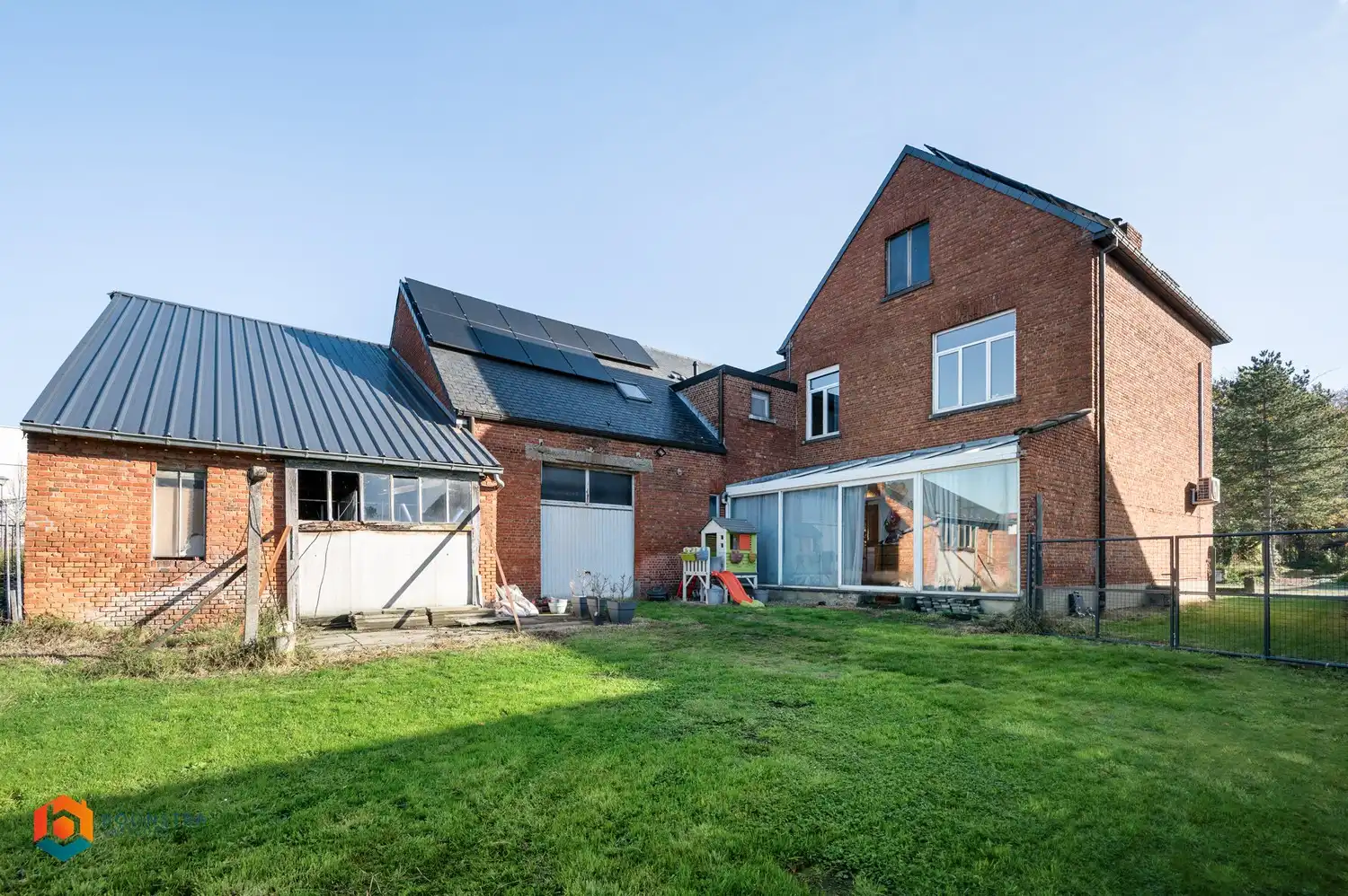 Authentieke woning met 4 slpkrs, loft en magazijn te O-L-V-Waver foto {{pictureIndex}}