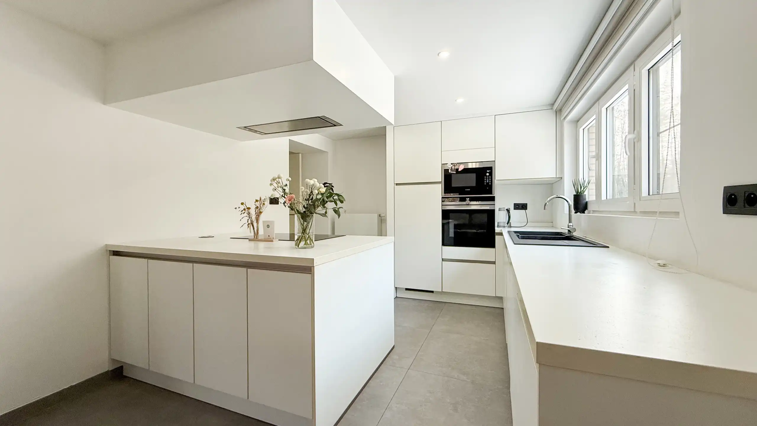 Instapklare halfopen bebouwing op topligging dicht aan natuurzone! foto 11