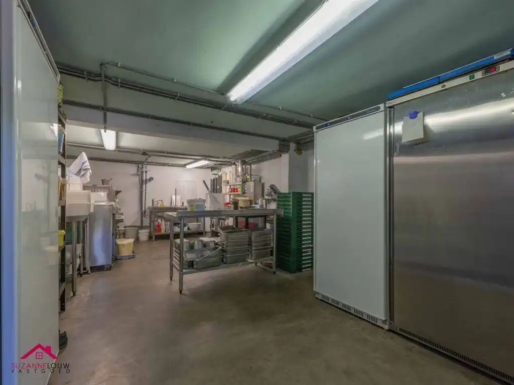 Instapklare woning met handelsruimte in gesloten bebouwing foto 39