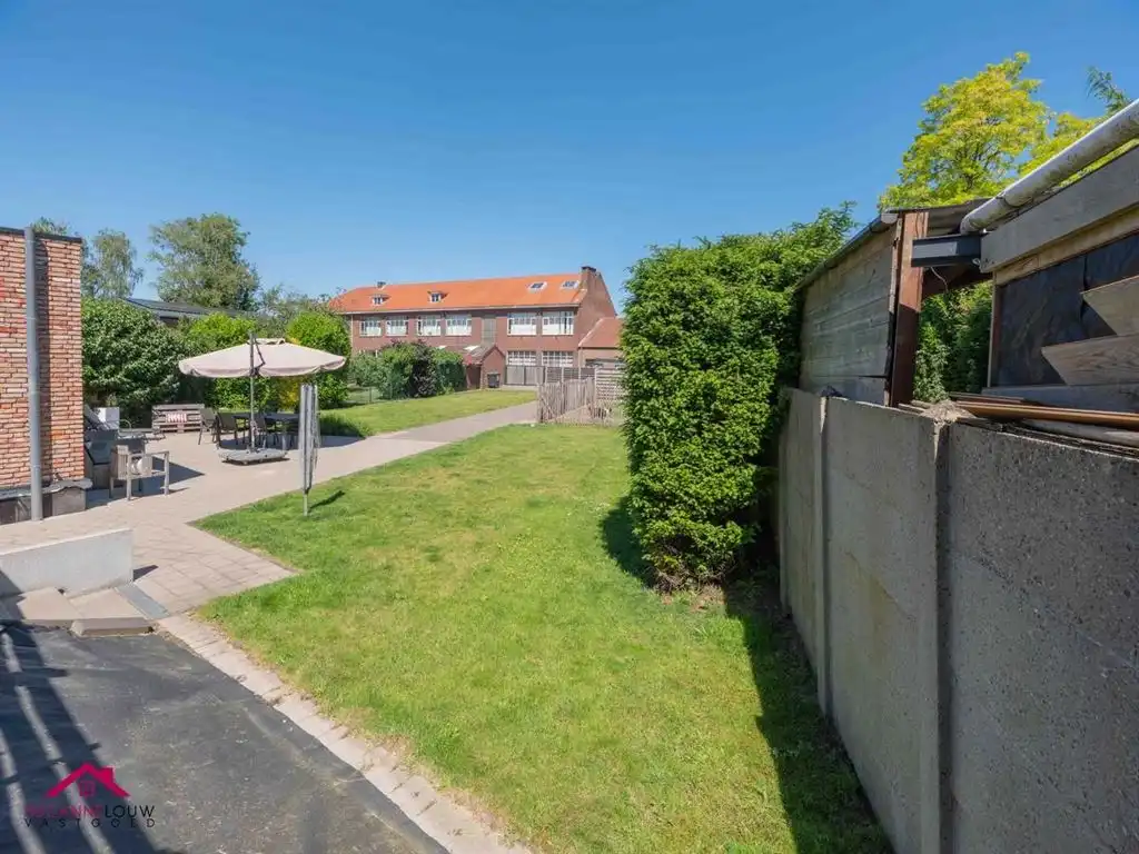 2 woningen in gesloten bebouwing met handelsruimte foto 3