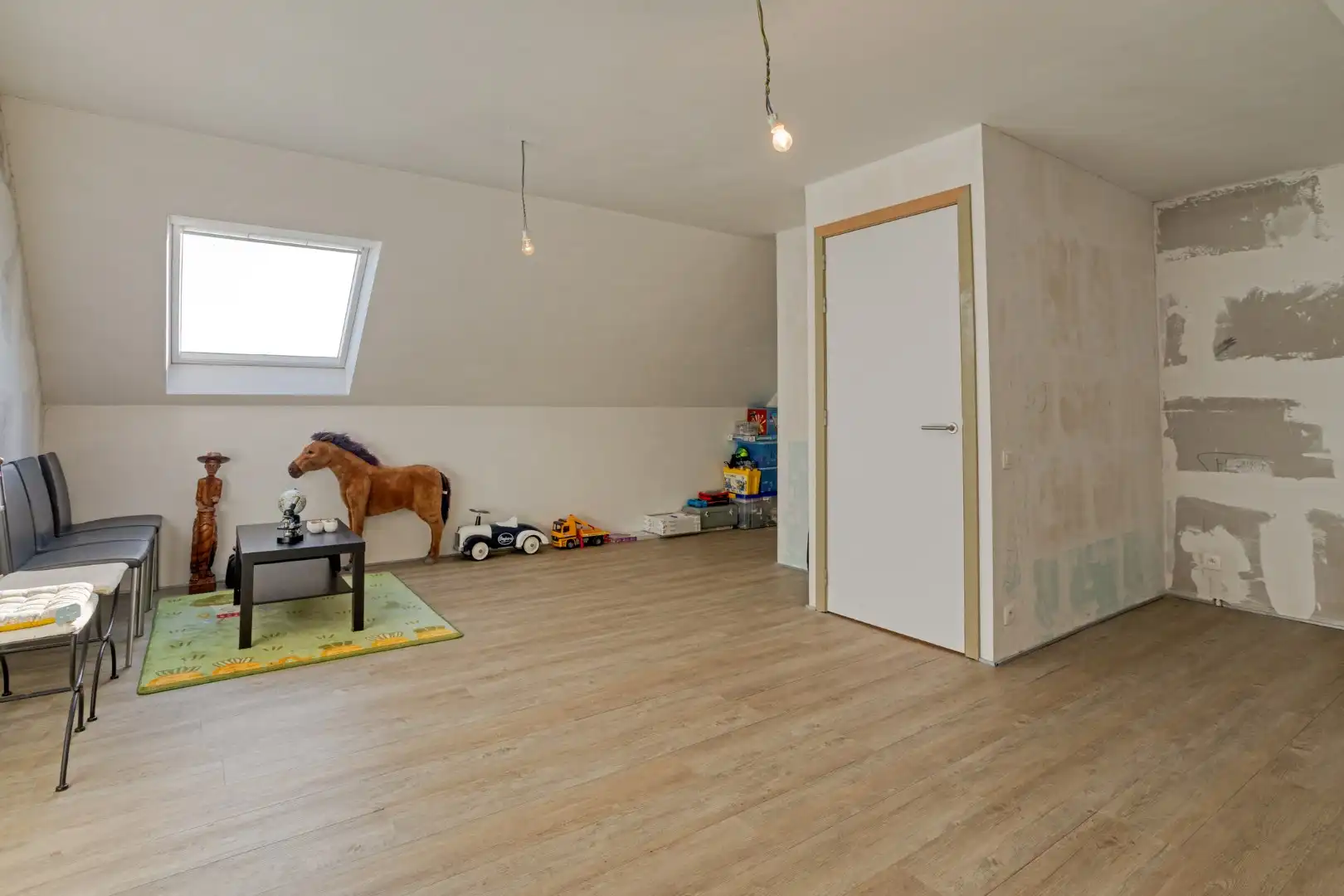 Recente halfopen woning met 4 slaapkamers en garage! foto 14
