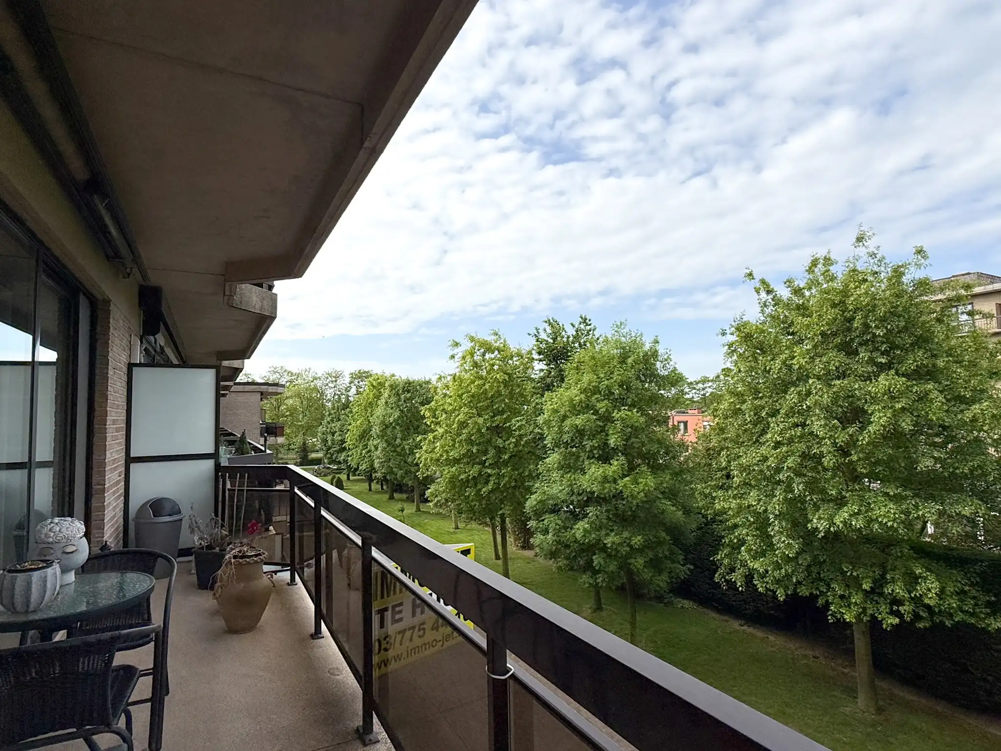 Appartement met twee slaapkamers, twee terrassen en garage in het hartje van Beveren foto 6