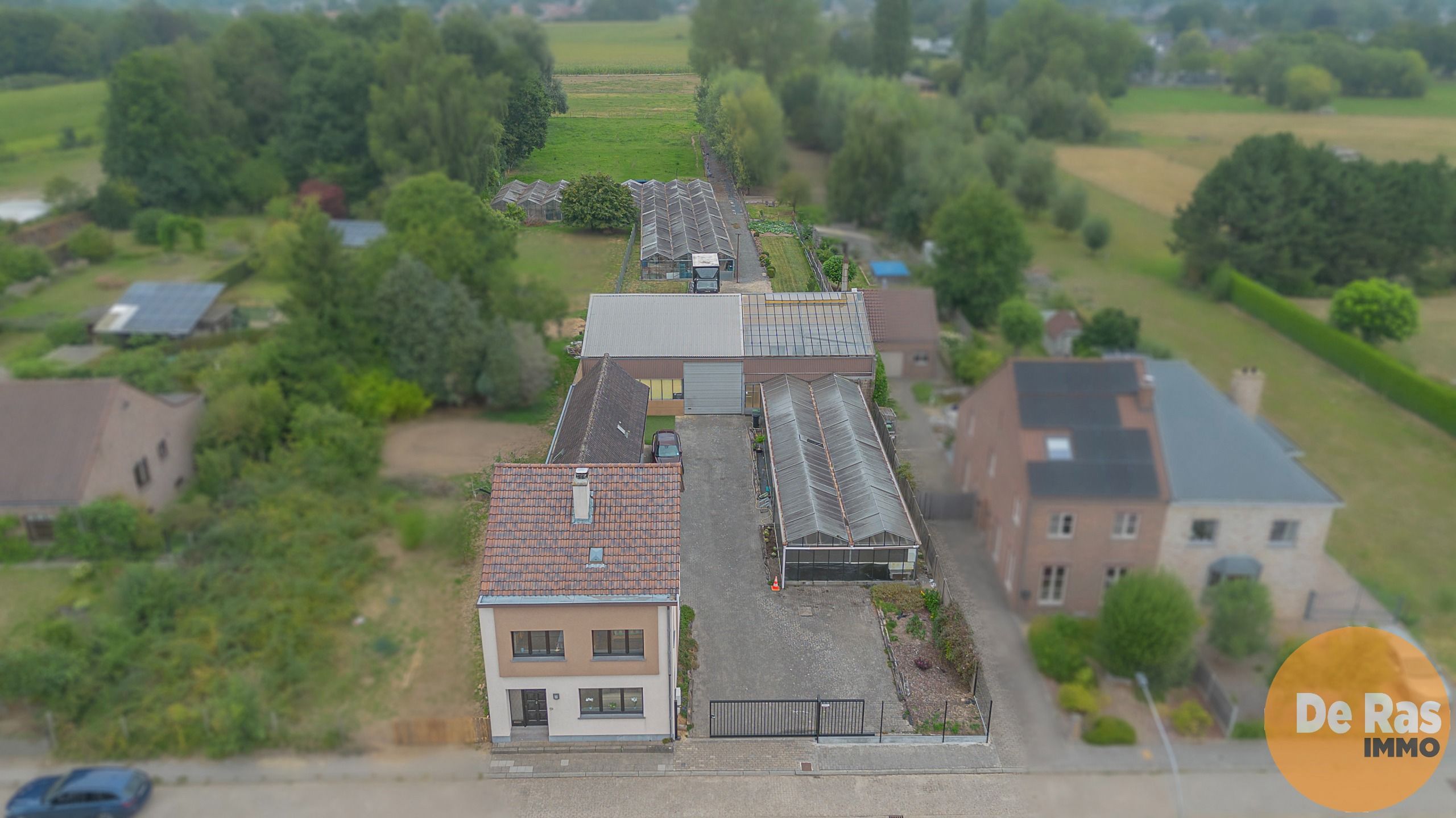 ERPE-MERE - Goed onderhouden woning met magazijn en serres foto 32