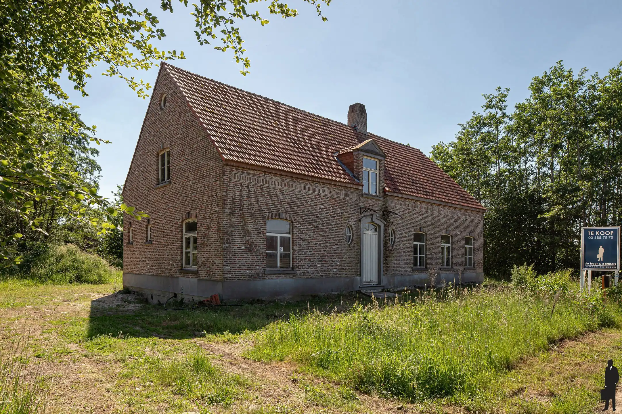 Hoofdfoto van de publicatie: Authentieke hoeve in renovatie op een uitzonderlijk ruim perceel, rustig en landelijk gelegen met een uitstekende zuidelijke oriëntatie.