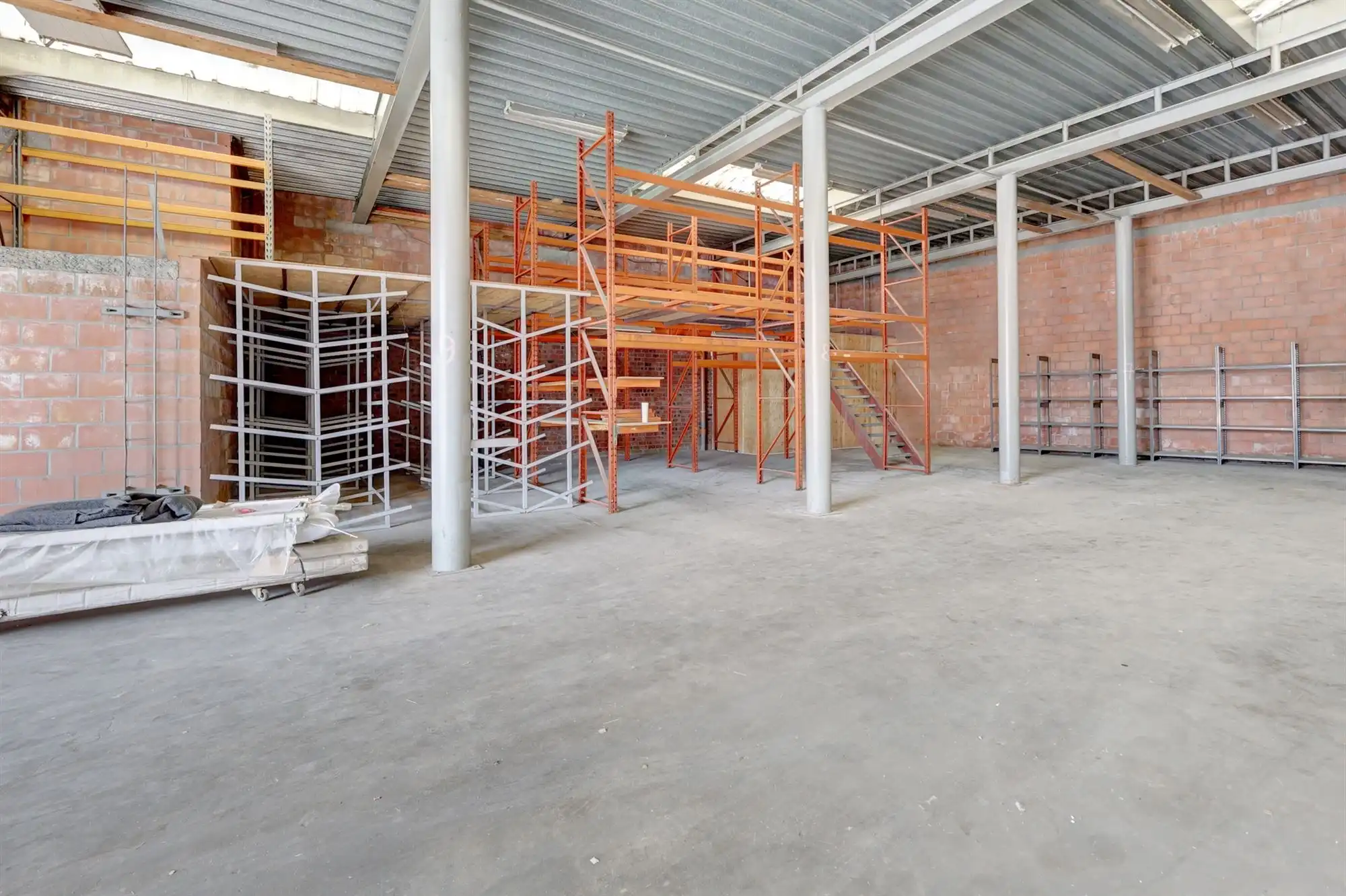 Opslagloods met polyvalente ruimte in Ranst foto 5