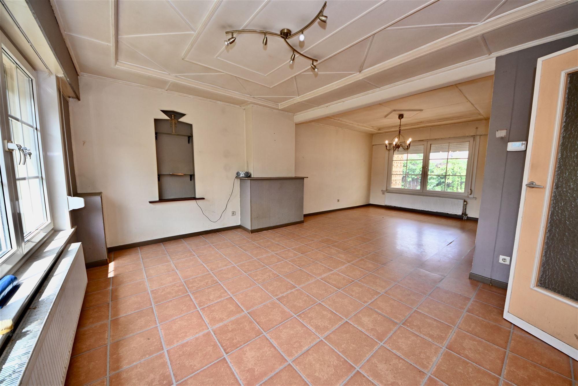 Te renoveren woning met 2 slaapkamers en tuin.  foto 3