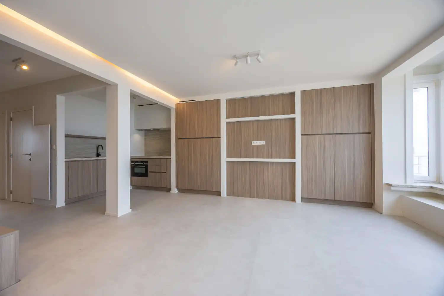 Gerenoveerd 2-slaapkamerappartement met frontaal zeezicht foto 7
