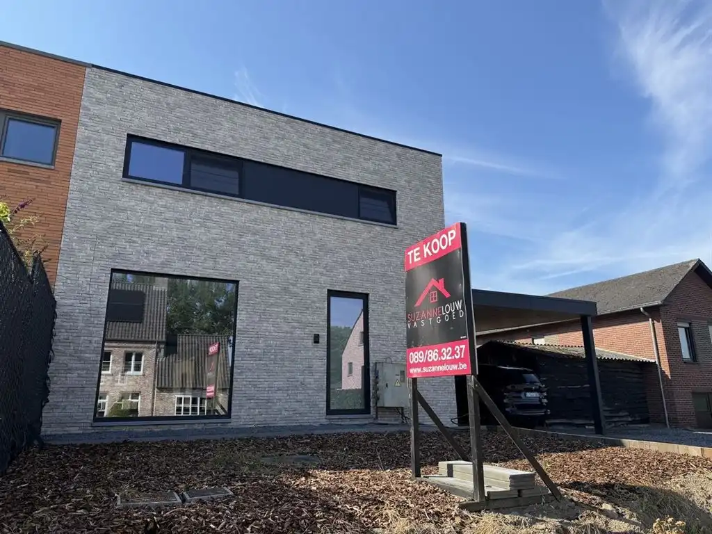 Stijlvolle nieuwbouwwoning met moderne architectuur foto 2